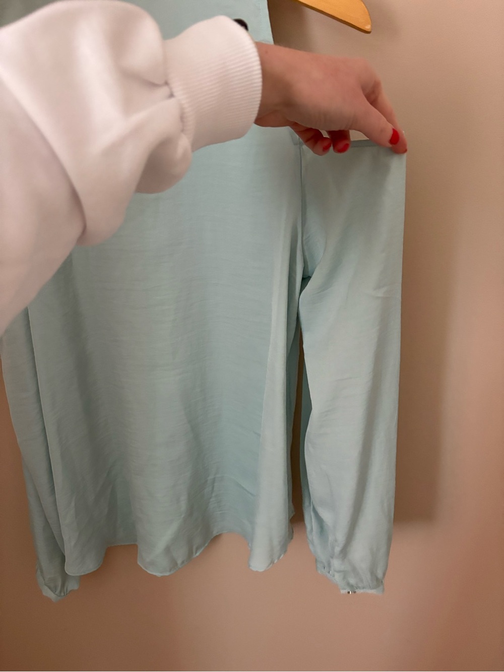 Cold-Shoulder V-Neck Top in Light Aqua Sz M - Picture 7 of 12